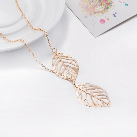 Double Leaf Delicate Necklace Gold - Picture 3 of 8